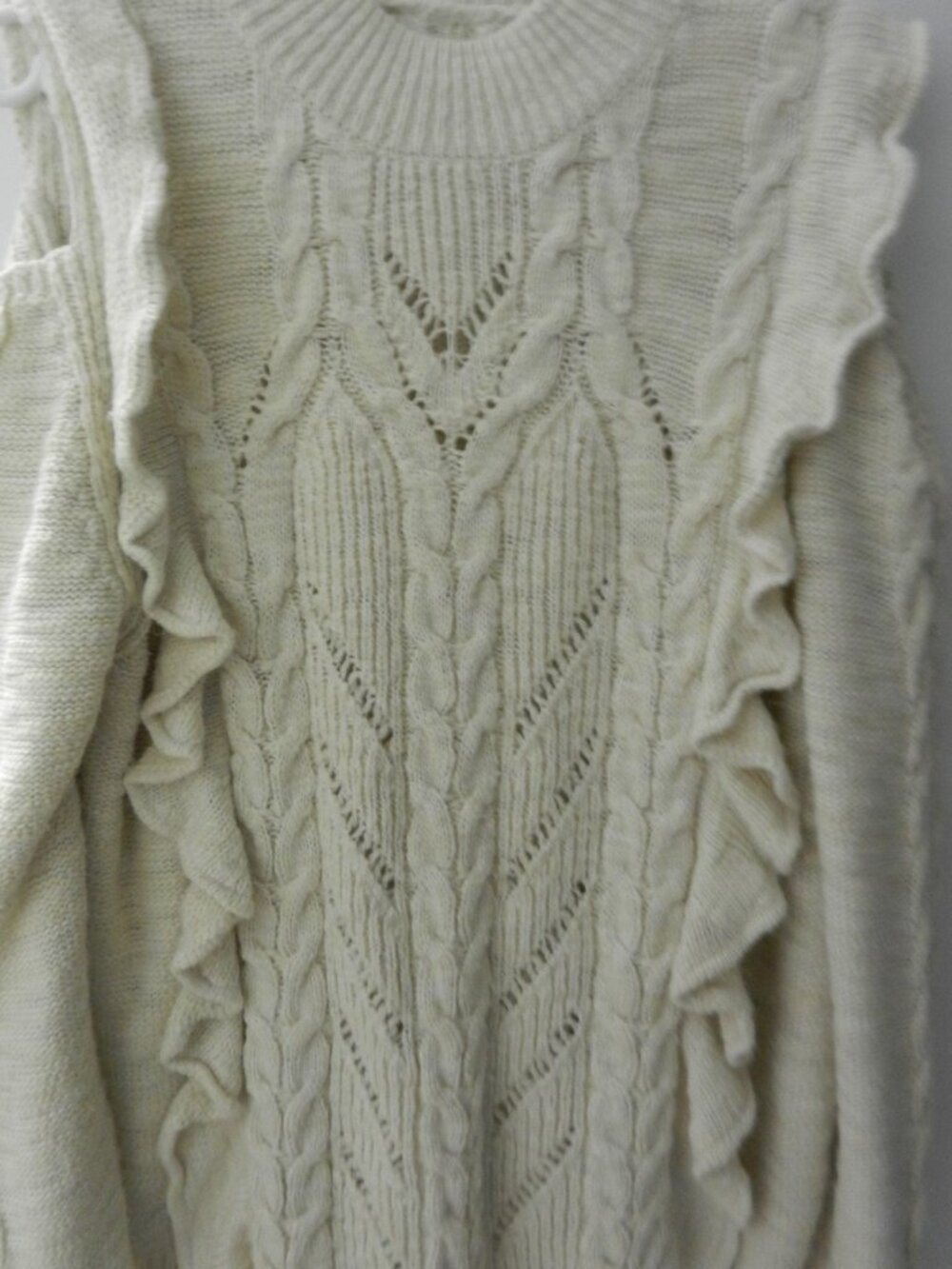 Chandail de tricot avec épaules dégagées (L ou XL)